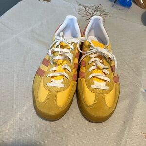 Adidas Men's Yellow and Tan Sneakers